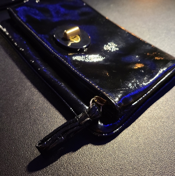 Rare black patent leather fold over Coach wristlet - Picture 5 of 6